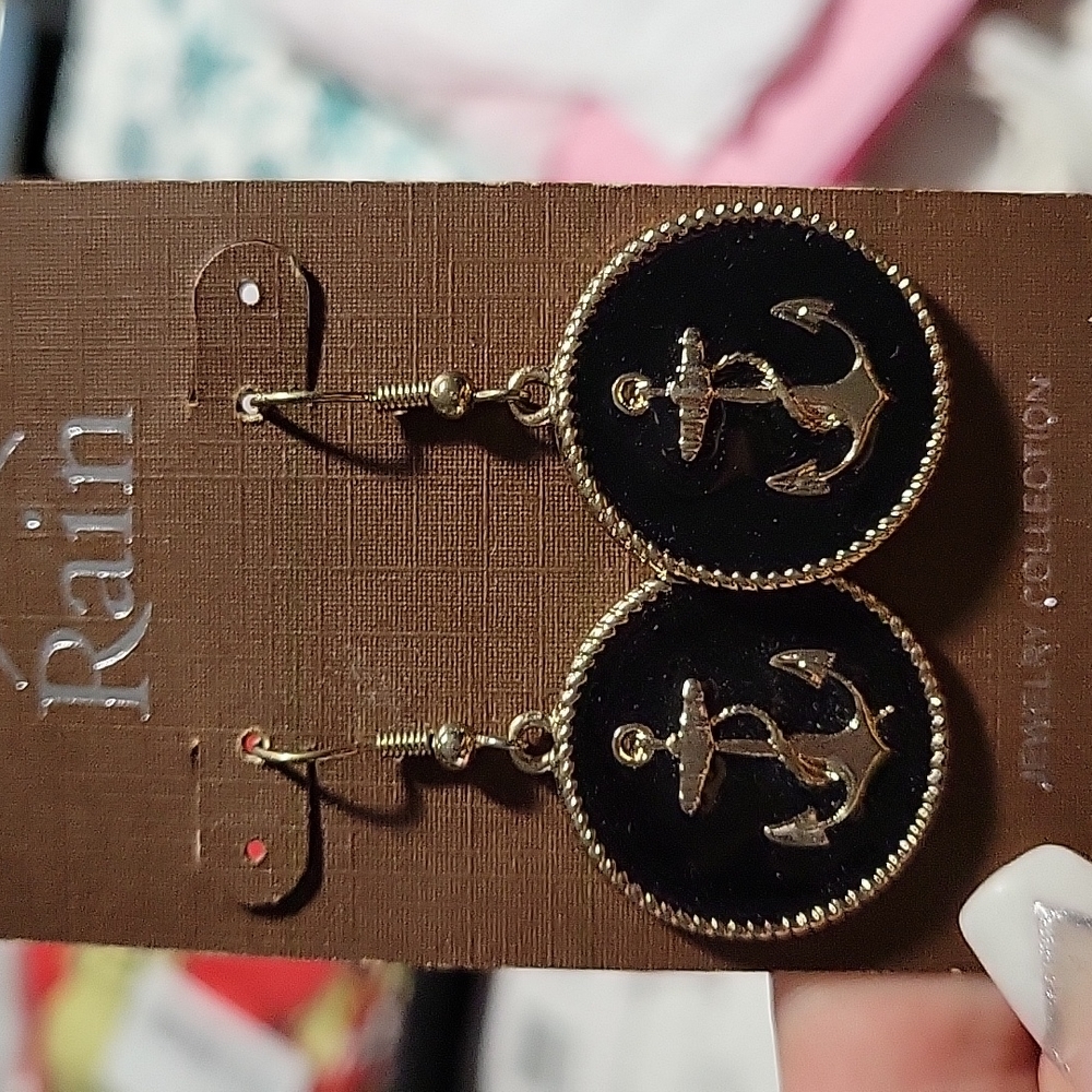Anchor earrings